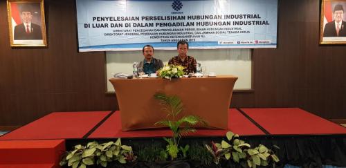 Sebagai-Pembicara-di-Seminar-Kemenaker